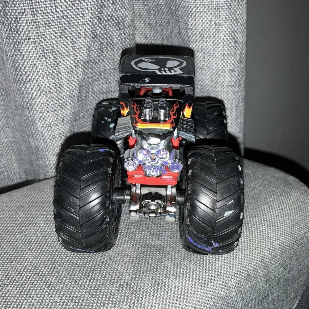 Hot Wheels Monster Jam‎ Truck 1:64 Bone Shaker Diecast Vehicle Black Red Skull